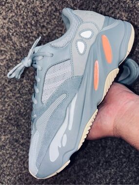 Adidas Yeezy Boost 700 ‘Inertia’ Sz. 9 men’s . Authentic.